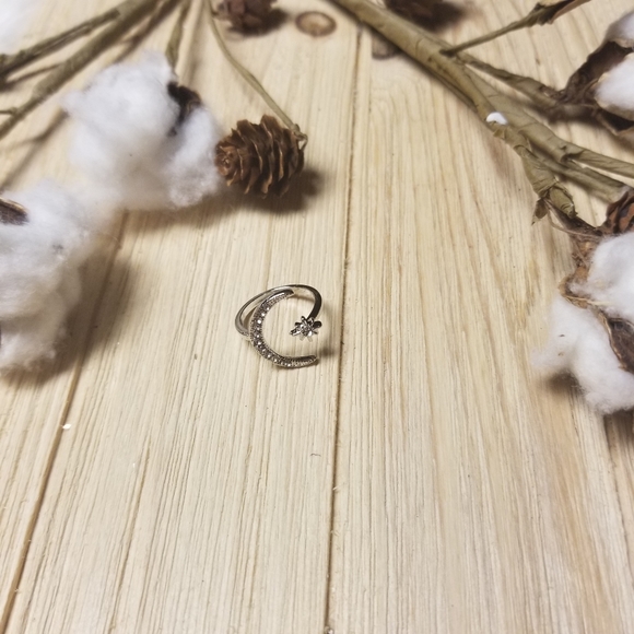 🌙⭐Beautiful Star and Moon Adjustable Ring in SILVER 🌙⭐ - Picture 10 of 12